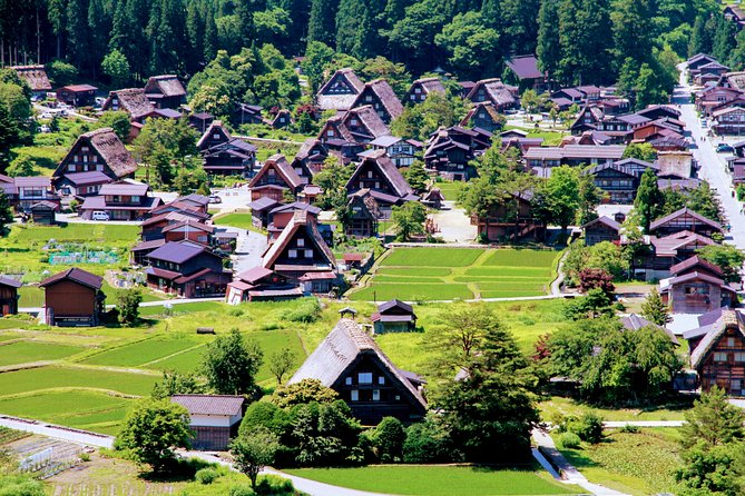 Takayama ⇒ Kanazawa (One Way) Including Shirakawago - Meeting and Pickup