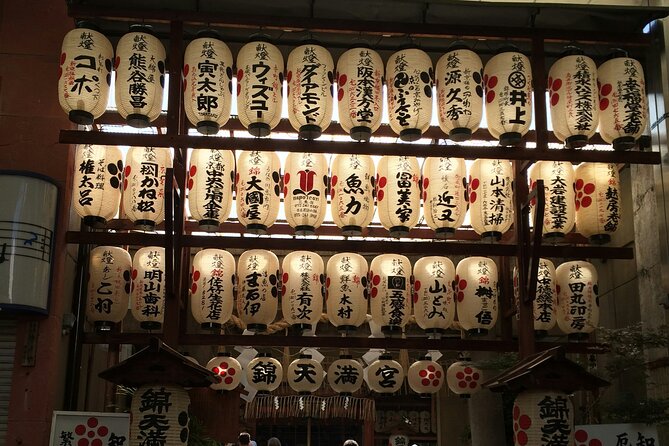 Kyoto Gion Sunset Tour: Gion, Pontocho, Yasaka & Secrets - Yasaka Shrine Visit