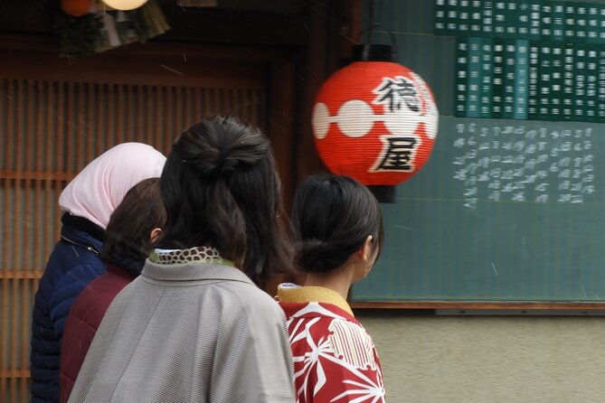 2 Hour Walking Historic Gion Tour in Kyoto Geisha Spotting Area - Professional Guided Experience