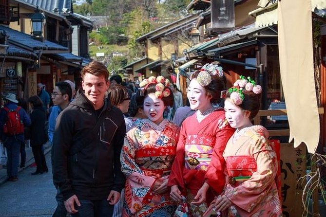 Gion and Fushimi Inari Shrine Kyoto Highlights With Government-Licensed Guide - In-depth Exploration of Gion District