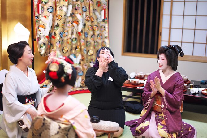 Kyoto Gion Tour Maiko or Geisha Dinner Included - Meeting Point and Accessibility