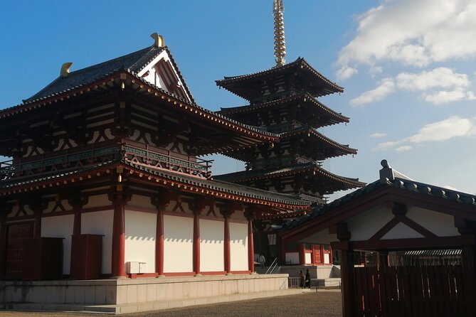 Walking Tour of Osakas 5 Must-See Sights, With Ramen for Lunch - Dotonbori District: Vibrant Urban Experience