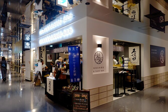 Japanese Sake & AI Experience Plan at Kubota Sake Bar - Tour Operation & Seating