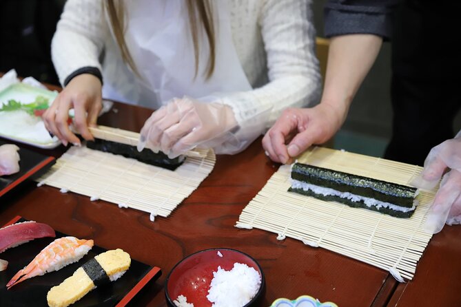 tsukiji-fish-market-visit-and-sushi-making-experience-tour-highlights
