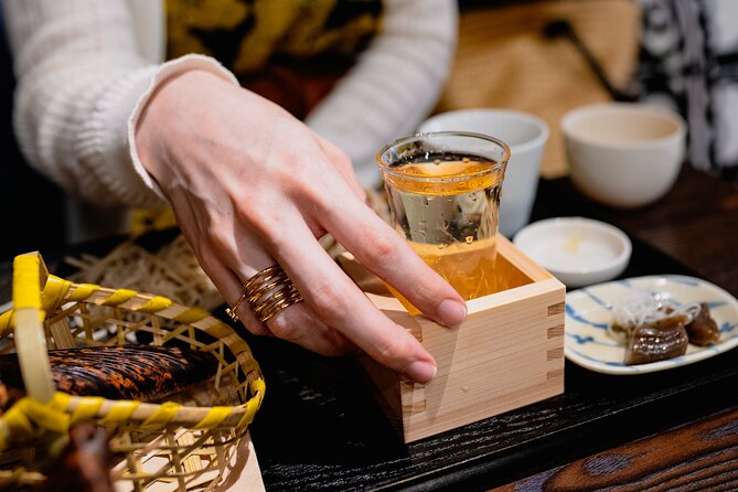 Tokyo Sake Tour With a Local Guide, Private & Tailored to Your Taste - Local Guide Expertise