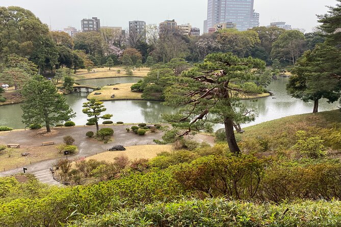 Sugamo: Exploring Grandmas Harajuku and Rikugien Garden - Rikugien Garden Highlights