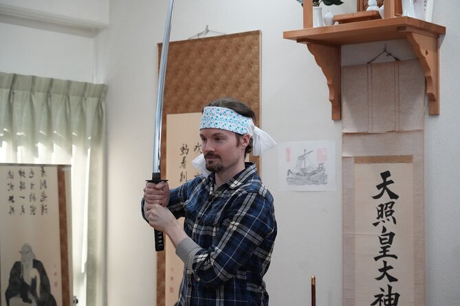 Samurai Experience in Tokyo: Sword Training and Edo Indigo Dyeing - Group Size and Policy