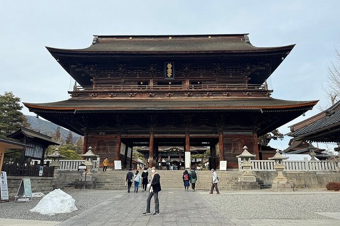 One Day Tour to Snow Monkey and Zenkoji Temple Sake in Nagano - What To Expect