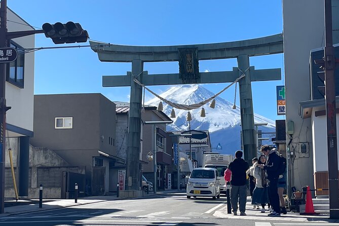 Mt FUJI - Panoramic Tour With Hoto Lunch Sake Samplings and Onsen - Meeting Point Details