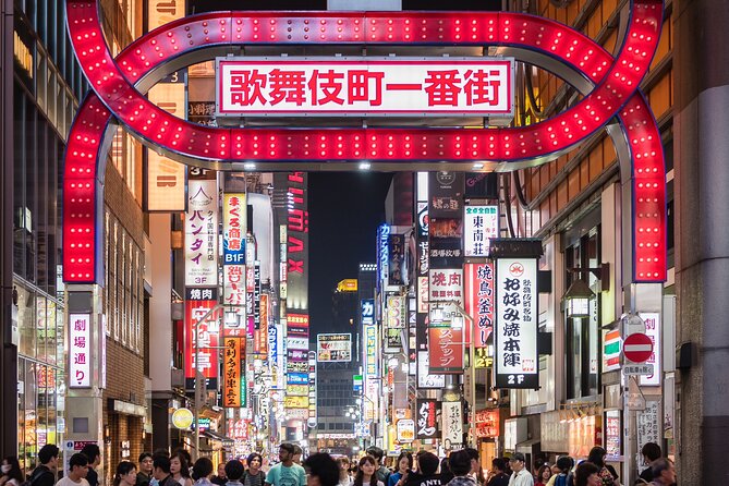 Private Shinjuku Evening Walking Tour With a Local Guide - Participants