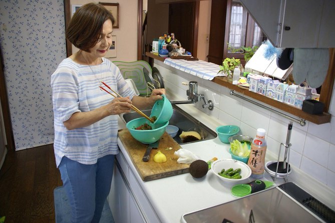 Private Market Tour and Cooking Lesson With a Tokyo Native Makiko in Her Home - Key Takeaways