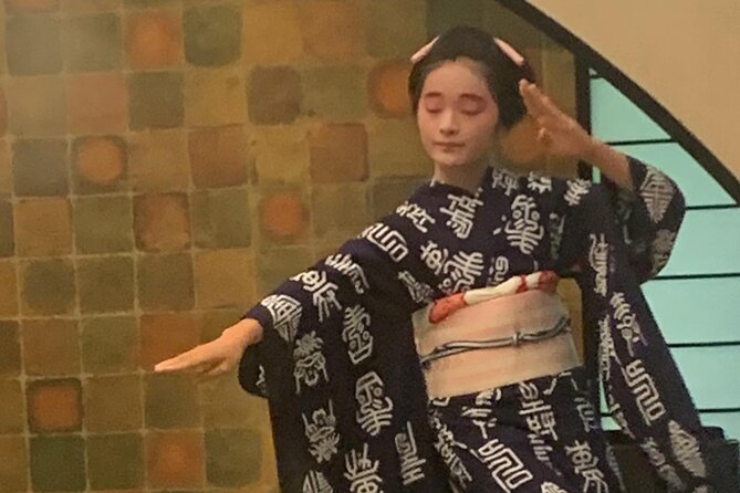 Kagoshima Hot-Pot Dining and Traditional Satsuma Dance Evening - Traditional Satsuma Dance Performance