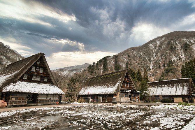 Gokayama and Shirakawago Photoshoot by Professional Photographer - Pickup Details