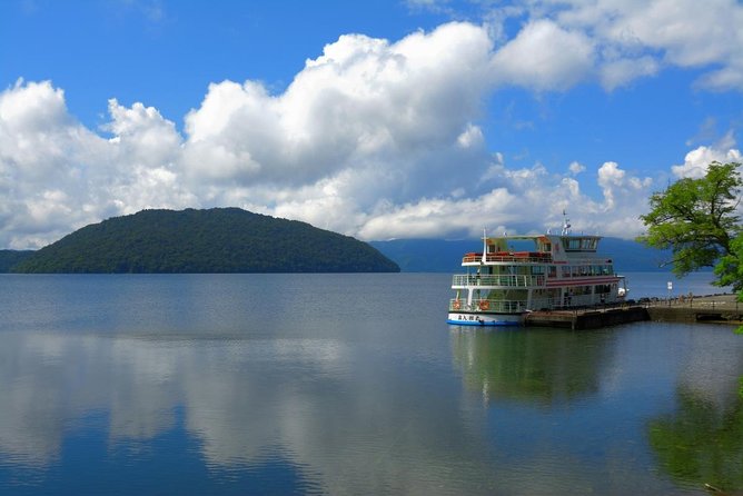 Oirase Gorge and Lake Towada Day Hike With Government-Licensed Guide - Licensed Local English Speaking Guide