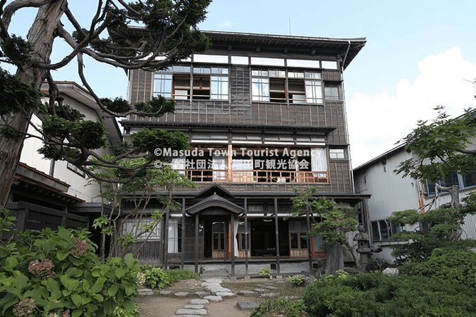 Walking Tour of Wealthy Merchants Storehouses in Akita - Key Takeaways