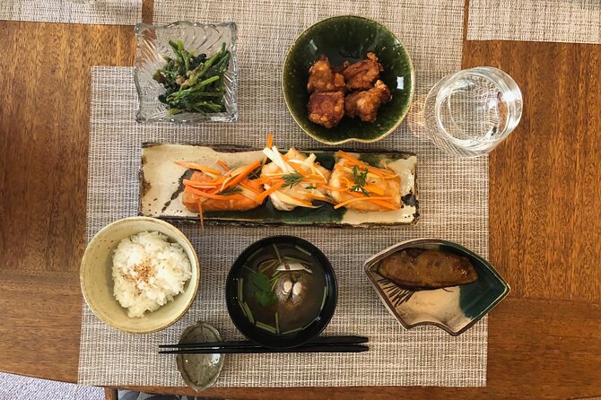 3-Hour Guided Musubi Japanese Home Cooking Class - Group Size and Amenities