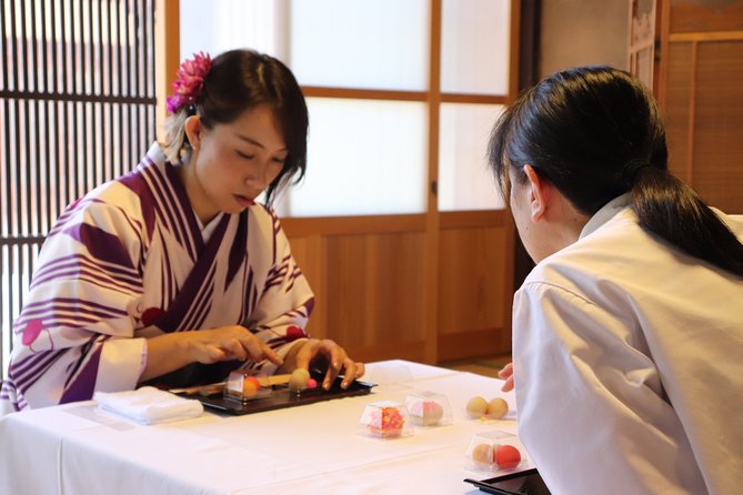 Experience With Kimono! Castle Town Retro Tour Local Tour & Guide - Key Takeaways