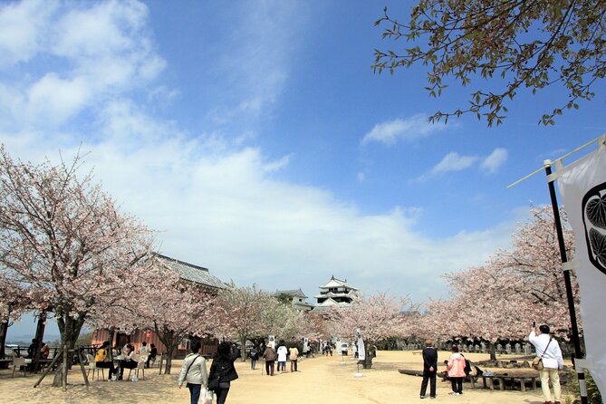 [Town Walk] Stroll Around Matsuyama Castle and Enjoy Local Shopping - Key Takeaways