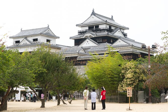 [Town Walk] Stroll Around Matsuyama Castle and Enjoy Local Shopping - Meeting and Pickup Details