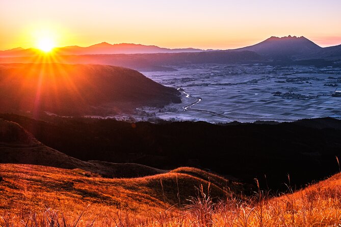 View the Sunrise and Sea of ​​Clouds Over the Aso Caldera - Pricing Information