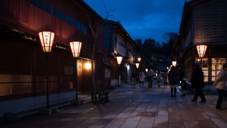 Kanazawa Night Tour With Full Course Meal - Key Takeaways