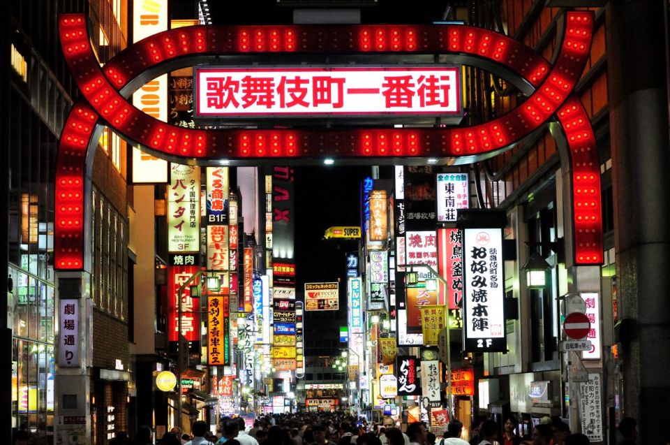 Tokyo: Shinjuku Drinks and Neon Nightlife Tour - Meeting Point