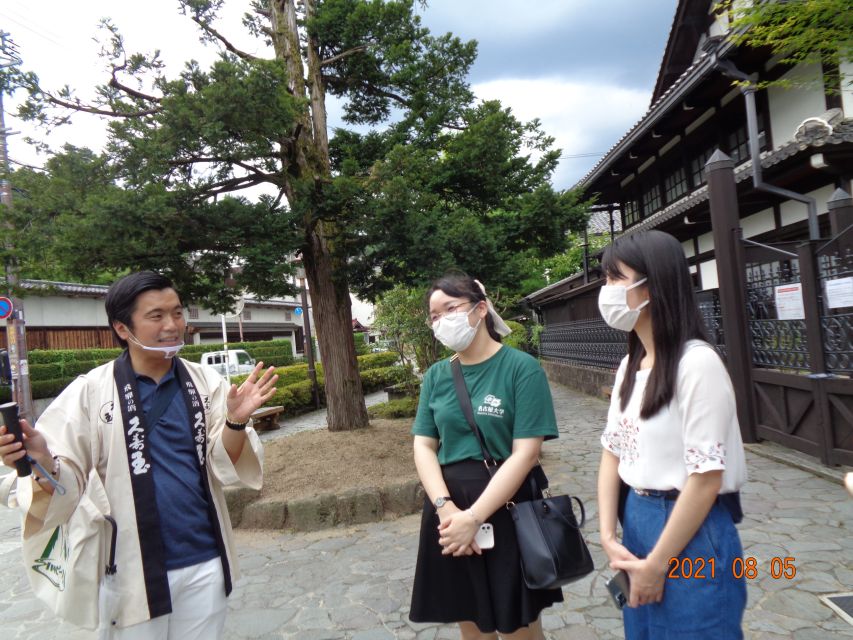 Takayama: Old Town Guided Walking Tour 45min. - Tour Features