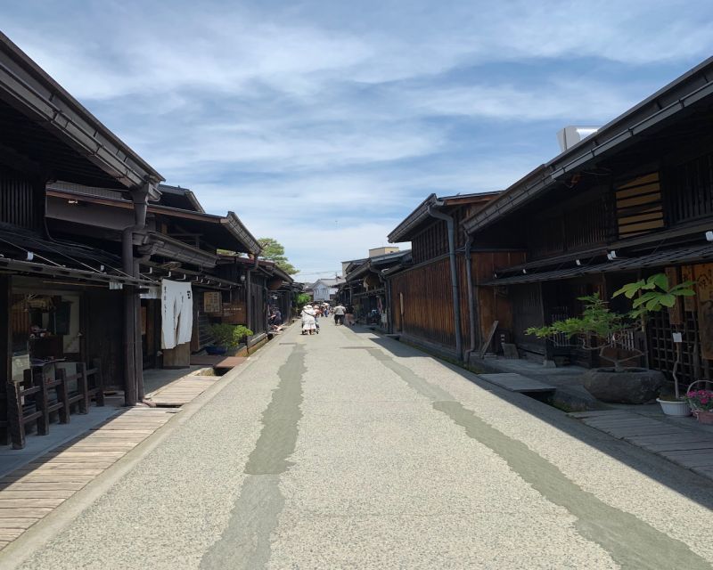 Takayama: Old Town Guided Walking Tour 45min. - Tour Highlights