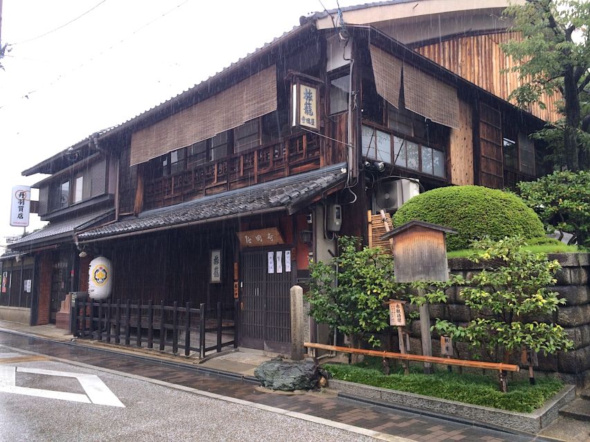 Kyoto: Guided Walking Tour of Fushimi With Private Option - Tour Description