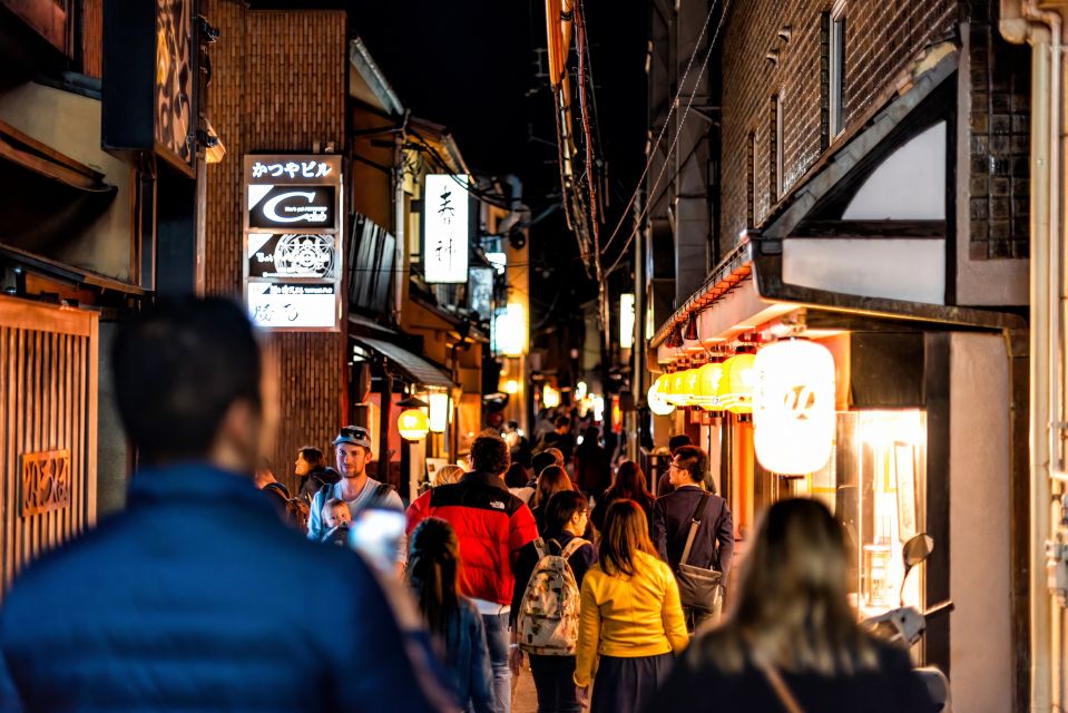 Kyoto: Gion District Guided Walking Tour at Night With Snack - Key Takeaways