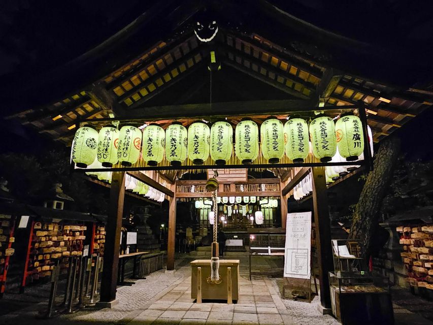 Kyoto: Gion District Guided Walking Tour at Night With Snack - Meeting Point Instructions