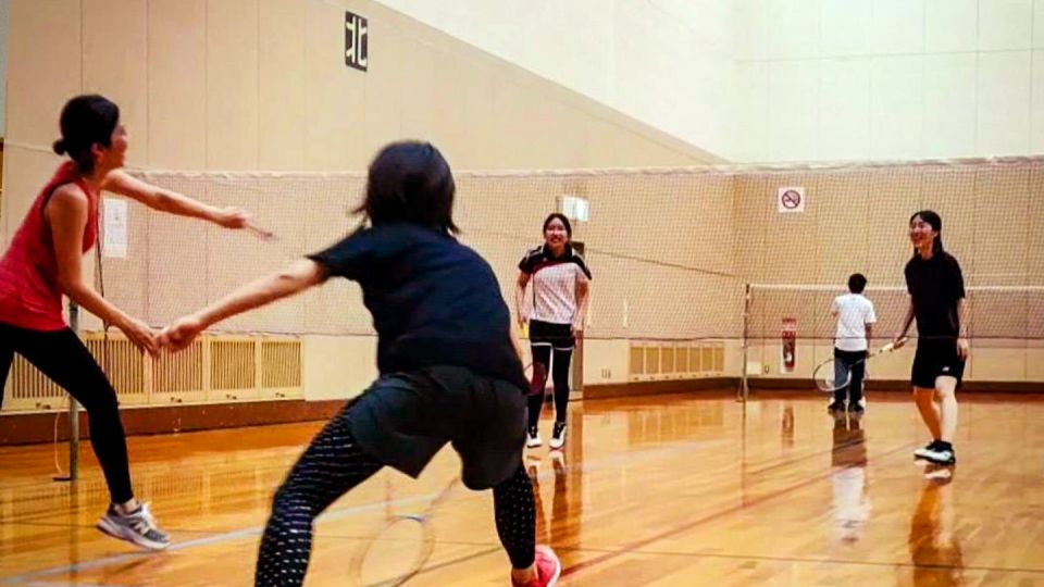 Osaka: Badminton With Japanese Locals! - Instructor and Group Size