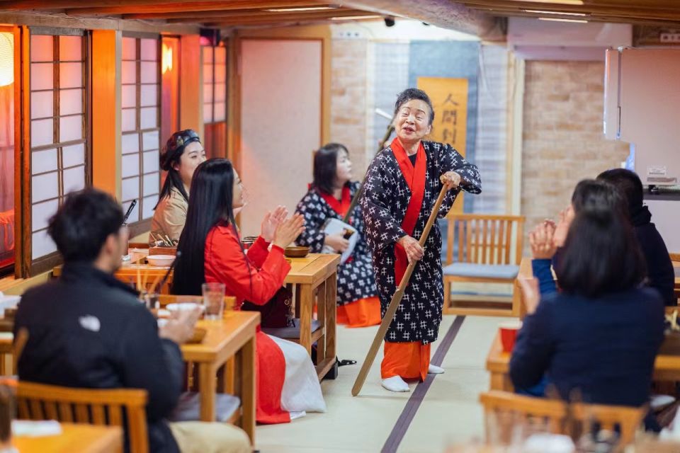 Tokyo: Yakatabune Cruise With Meal and Traditional Show - Experience Highlights