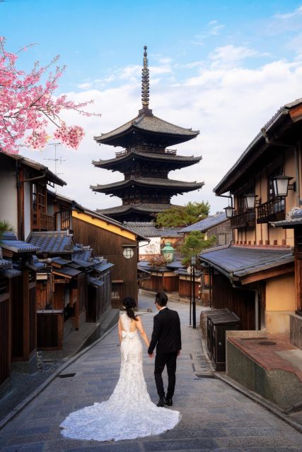 Kyoto: Private Romantic Photoshoot for Couples - Language Options and Accessibility