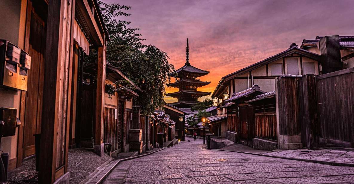 Kyoto: Gion District Highlights & Hidden Gems Walking Tour - Local Insights and Geisha Culture