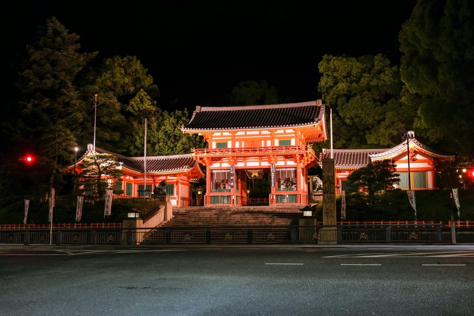 Kyoto: Gion District Highlights & Hidden Gems Walking Tour - Vibrancy of Hanamikoji Street