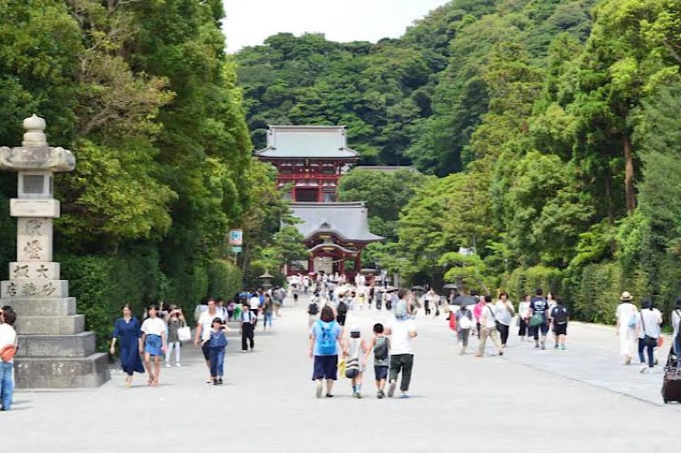 Private Kamakura and Yokohama Sightseeing Tour With Guide - Languages and Pickup Locations