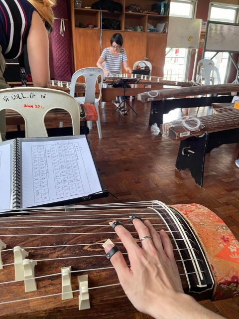 Experiential Lesson of the Japanese Instrument Koto - English-Speaking Instructor