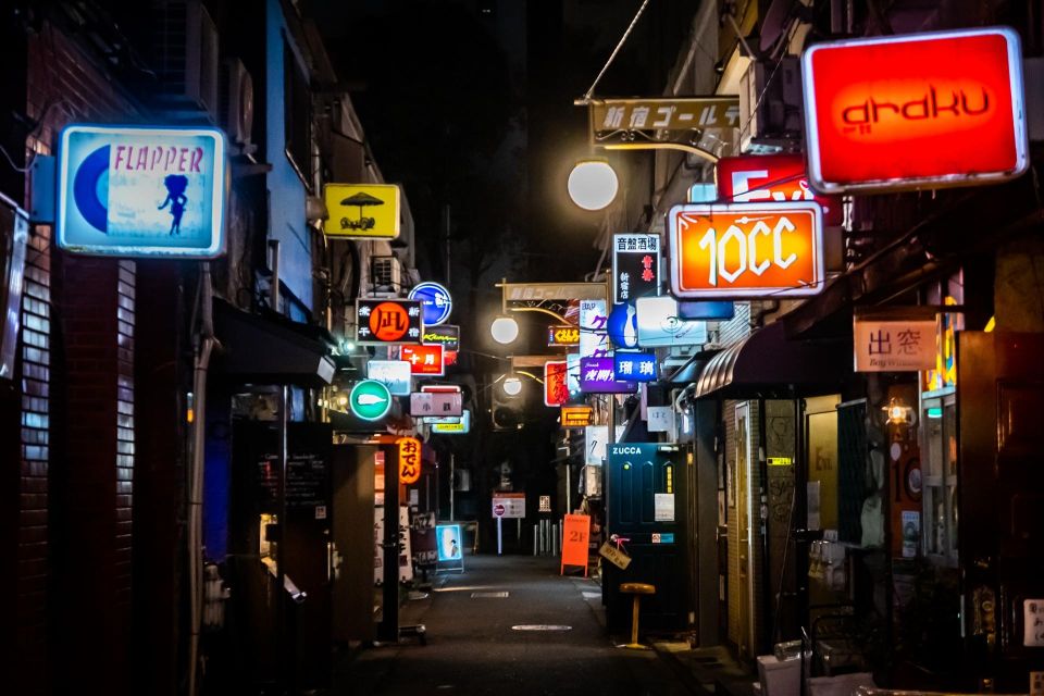 Tokyo: Shinjuku District Guided Walking Tour at Night - Navigation Assistance