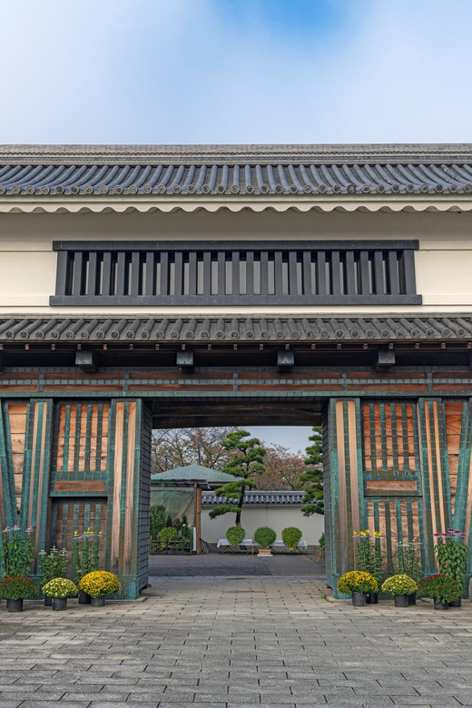 Tokyo: Chiyoda Imperial Palace Walking Tour - Itinerary