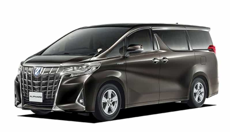 English Driver 1-Way Osaka Kansai Airport To/From Osaka City - Vehicle and Passenger Capacity