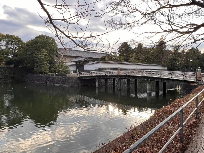 Tokyo :History,Nature Walking Tour of Around Imperial Palace - Meeting Point