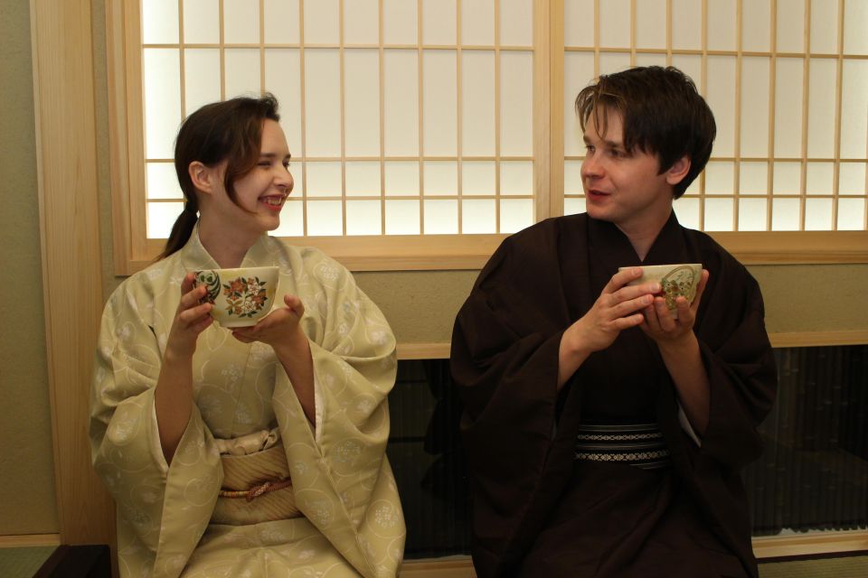 Shibuya: Tea Ceremony in Shibuya Tokyo - Instructor and Private Group Experience