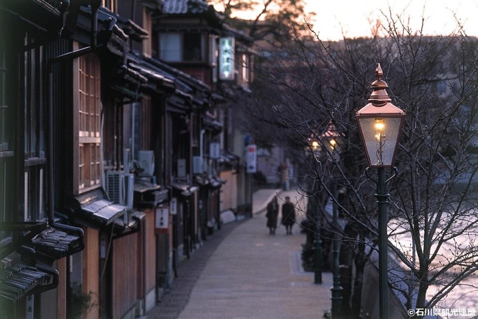 E-Bike Cycling With Guided Tour of KANAZAWA Main & KENROKUEN - Not Suitable For