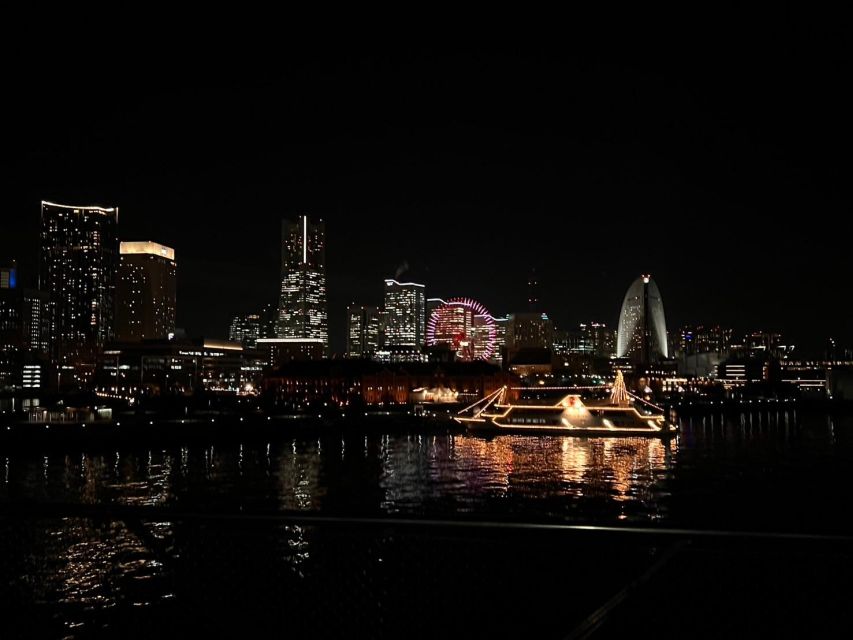 Yokohama 1.5 H Night View and Shopping Tour in Minatomirai - Background