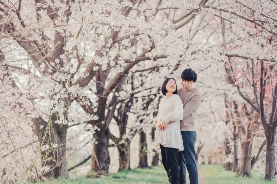 Tokyo: Private Cherry Blossom Photoshoot - Background