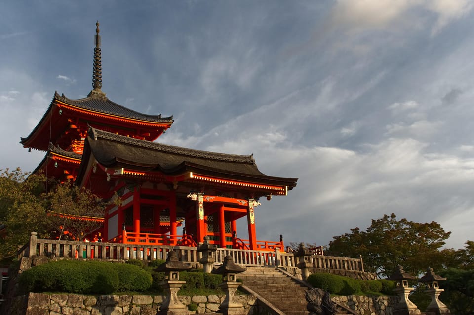 Kyoto: Higashiyama, Kiyomizudera and Yasaka Discovery Tour - Includes