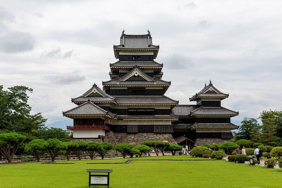 Matsumoto Castle Audio Guide: Japan's National Treasure - Usage Instructions and Features