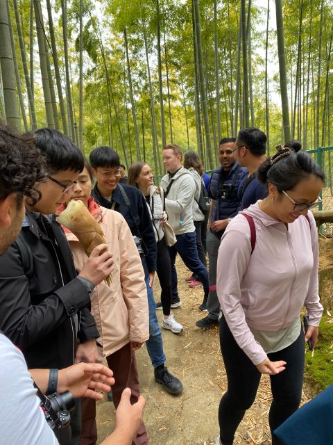 Inside of Fushimi Inari - Exploring and Lunch With Locals - Experience Description