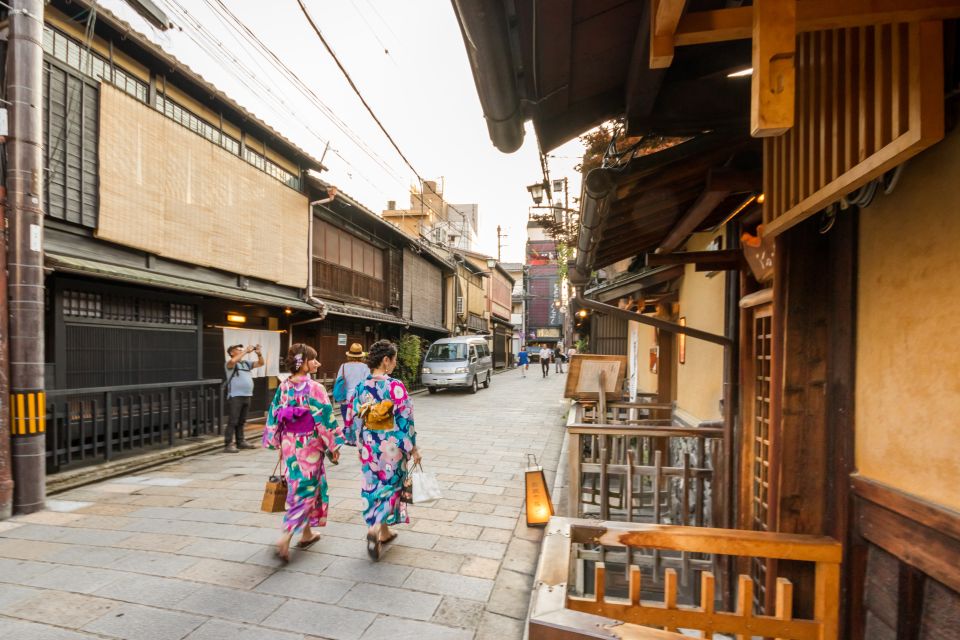 Night Walk in Gion: Kyotos Geisha District - Activity Description